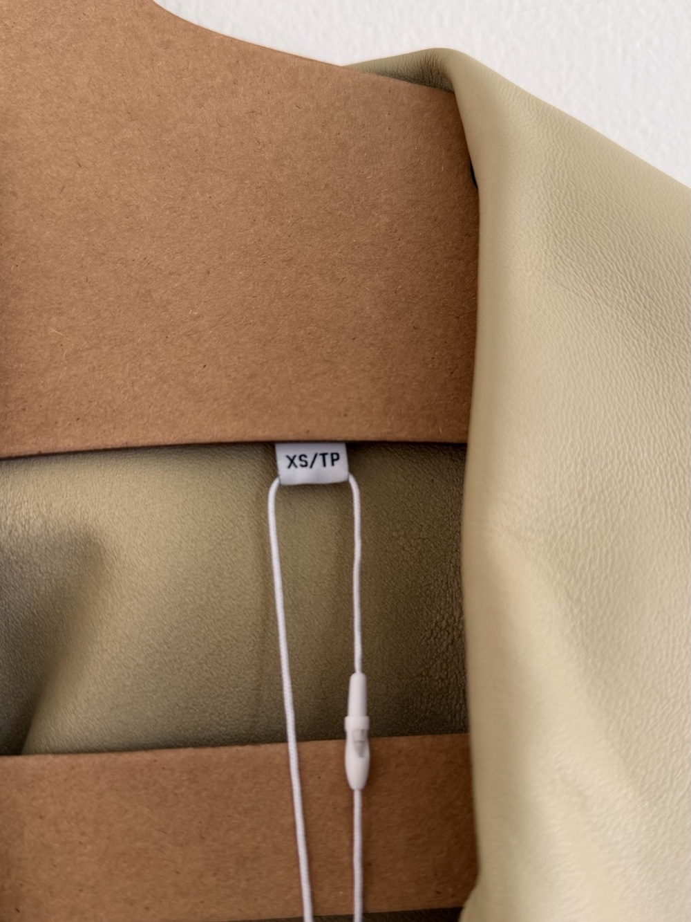 Heathcliff Cropped Leather Trench Coat - Picture 4 of 11